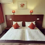 Pax Hotel Balatonalmádi
