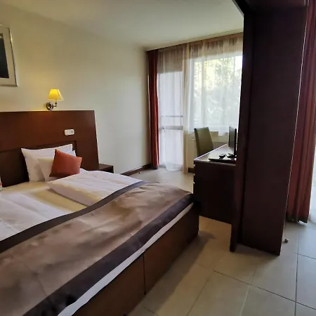 Hotel Pax Balatonalmádi