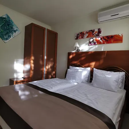 Pax Hotel Balatonalmádi