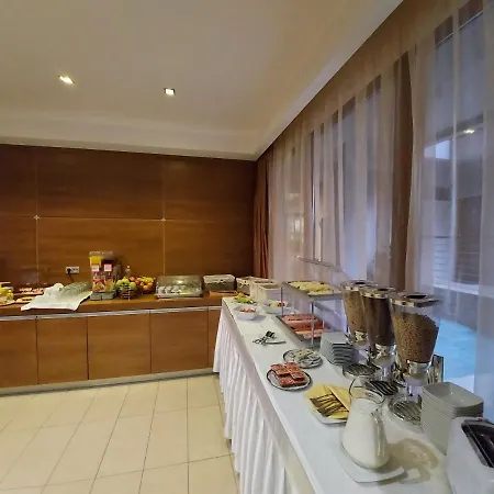 Pax Hotel Balatonalmádi