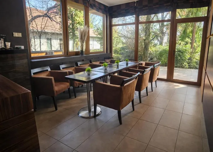 Pax Hotell Balatonalmádi