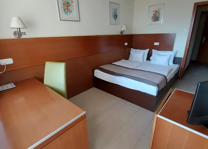 Pax Hotell Balatonalmádi